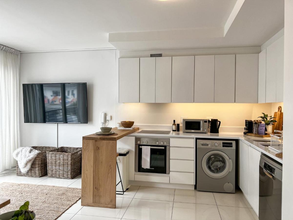 Luxury 1Br Green Point - Walk To Sea Point Promenade! Rooftop Pool, Secure Parking Кейптаун Экстерьер фото
